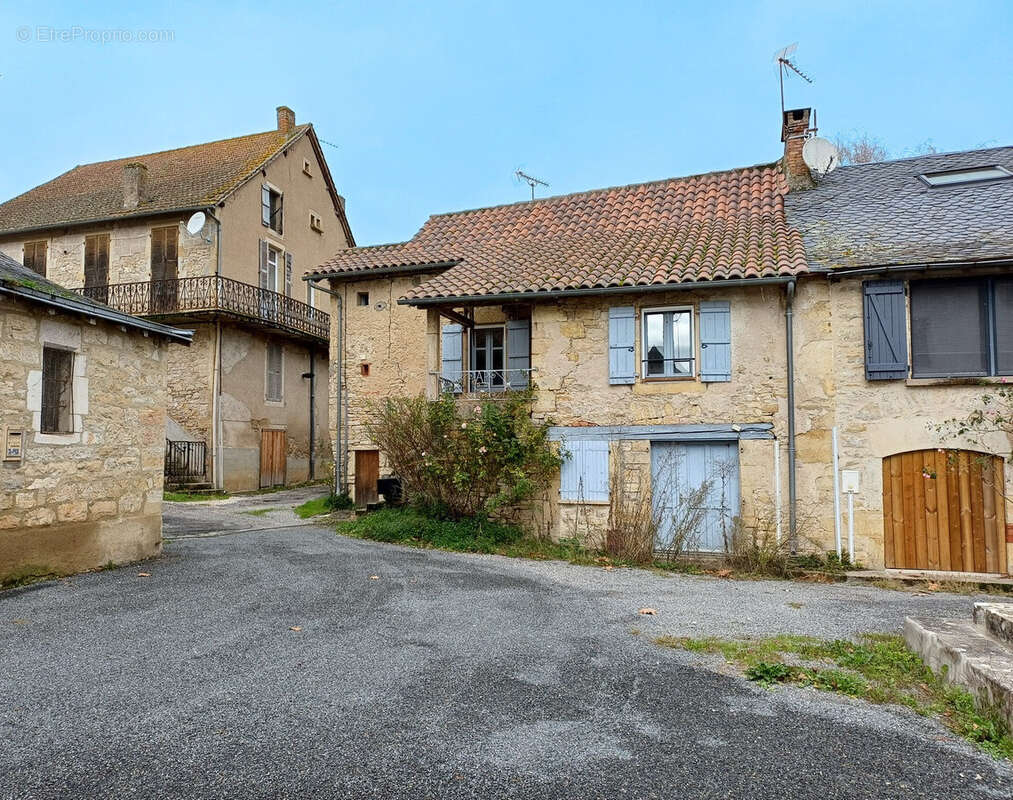 Maison de village rénovée avec dépendance et jardin - photo 2