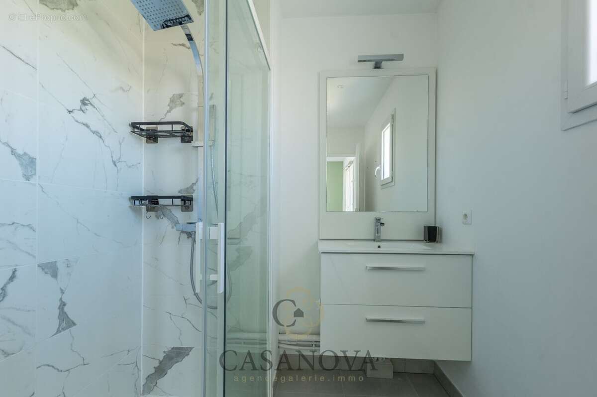 Maison 3 chambres piscine, 2 stationnements, dépendance Saint Clement de Rivière - photo 9