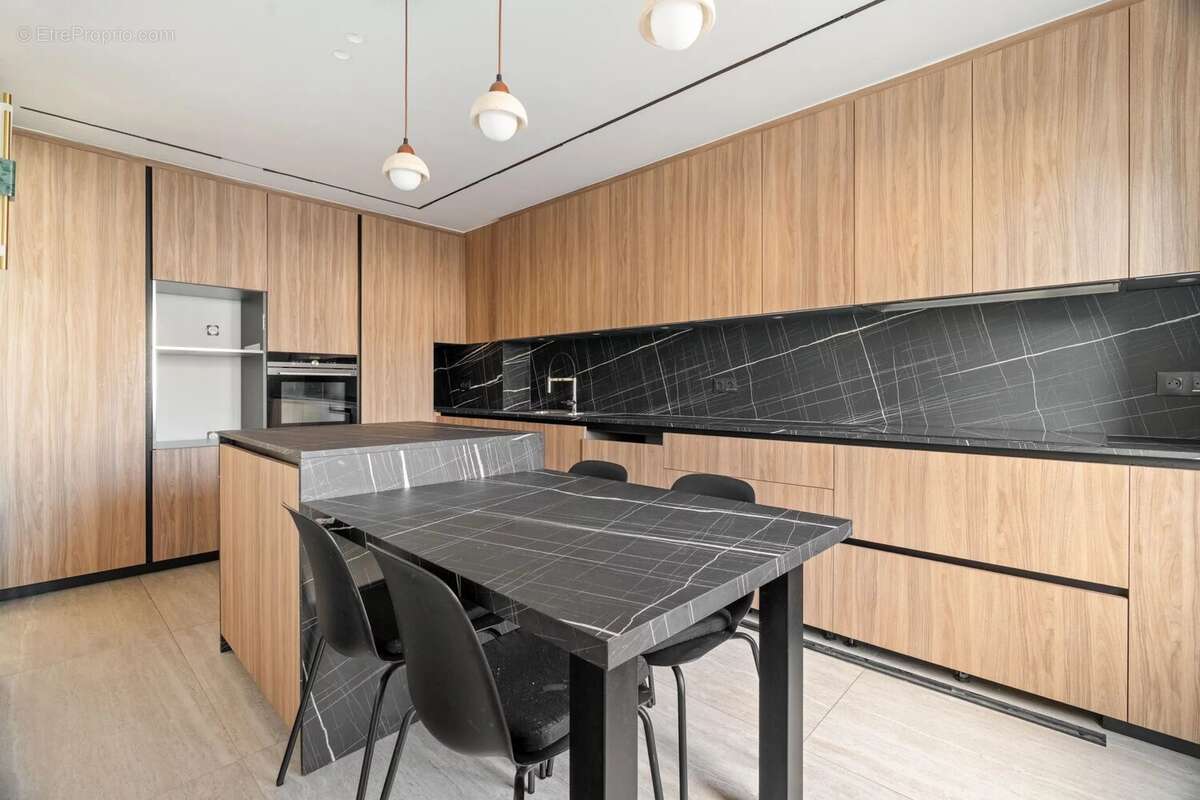 Appartement à LEVALLOIS-PERRET