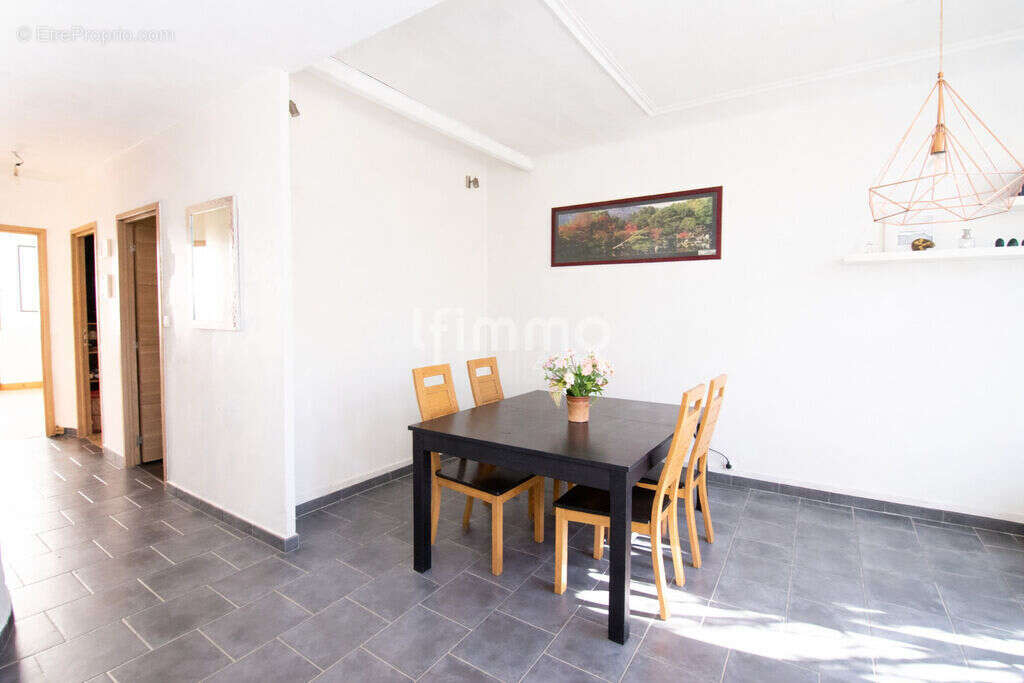 Appartement à MARSEILLE-1E