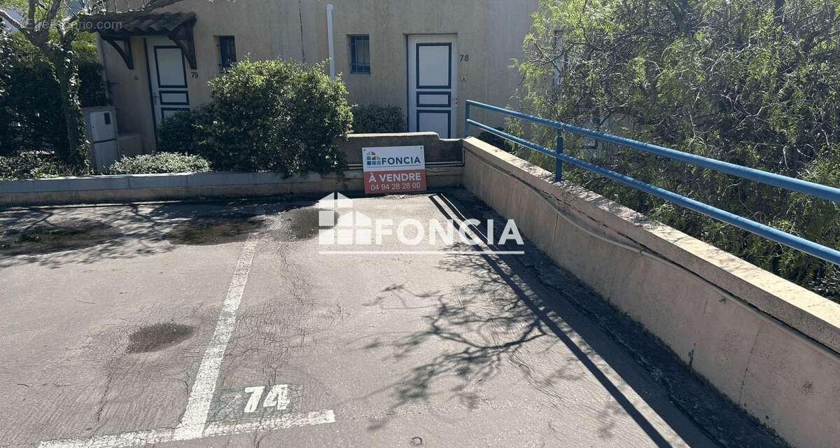 Parking à LE LAVANDOU