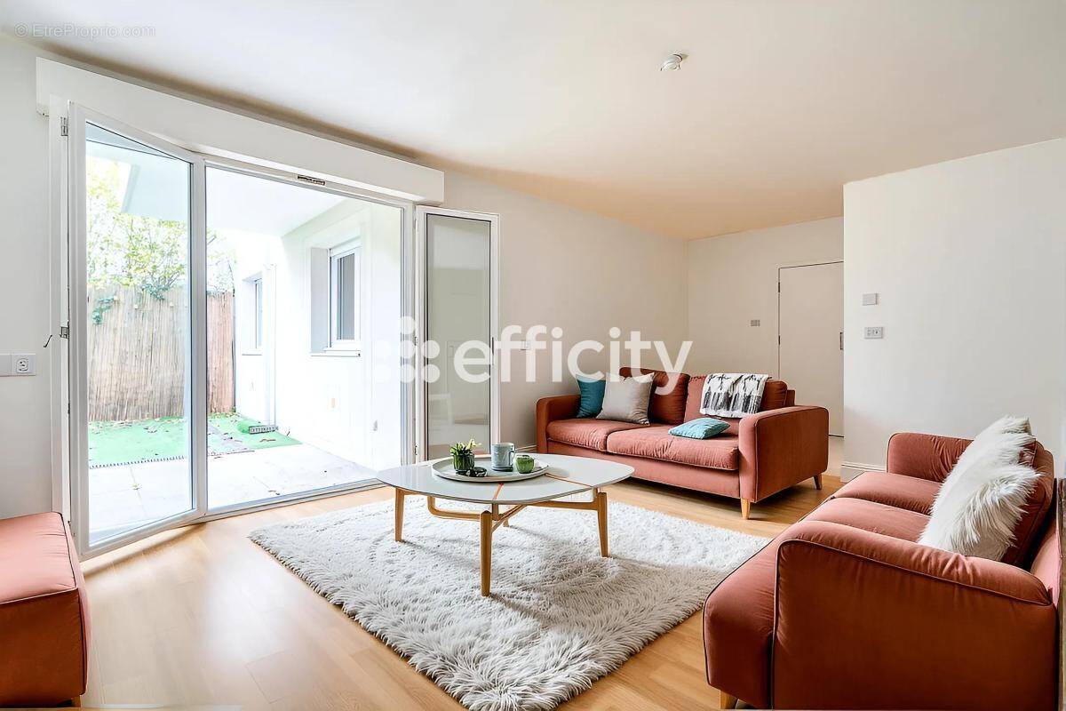 Appartement à LES PAVILLONS-SOUS-BOIS