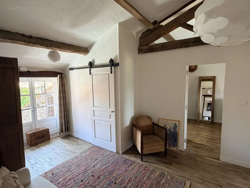 Quatre chambres, grande maison familiale, très bien rénovée - photo 10