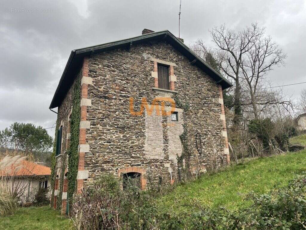Maison à DECAZEVILLE