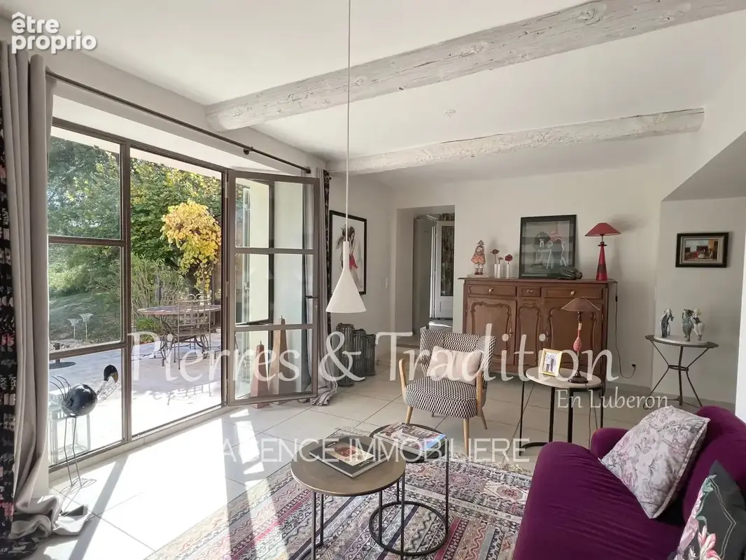 Propriété rénovée au coeur du Luberon avec piscine, cabanons et vignes - photo 3