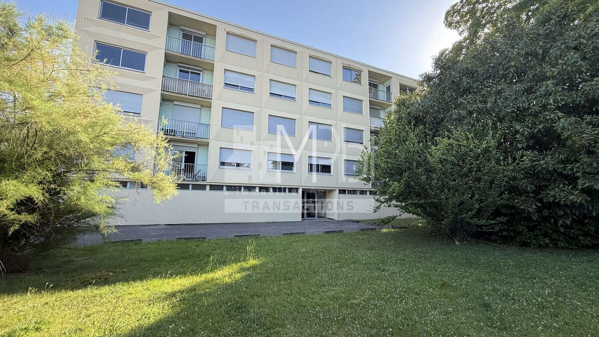 Appartement à PERONNAS