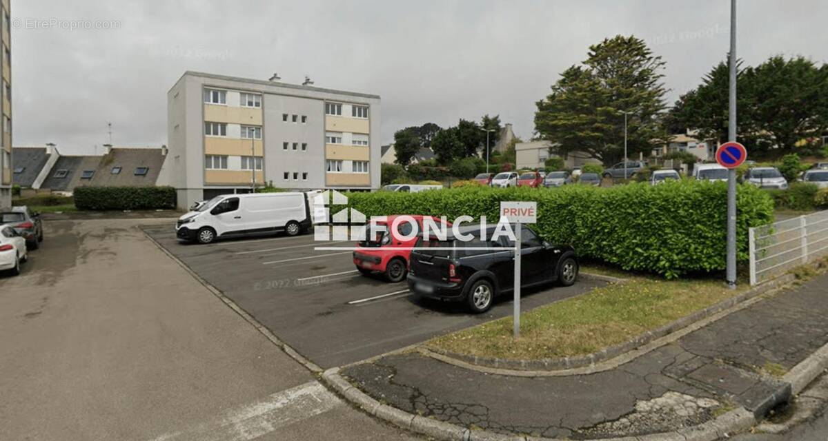 Parking à LE RELECQ-KERHUON