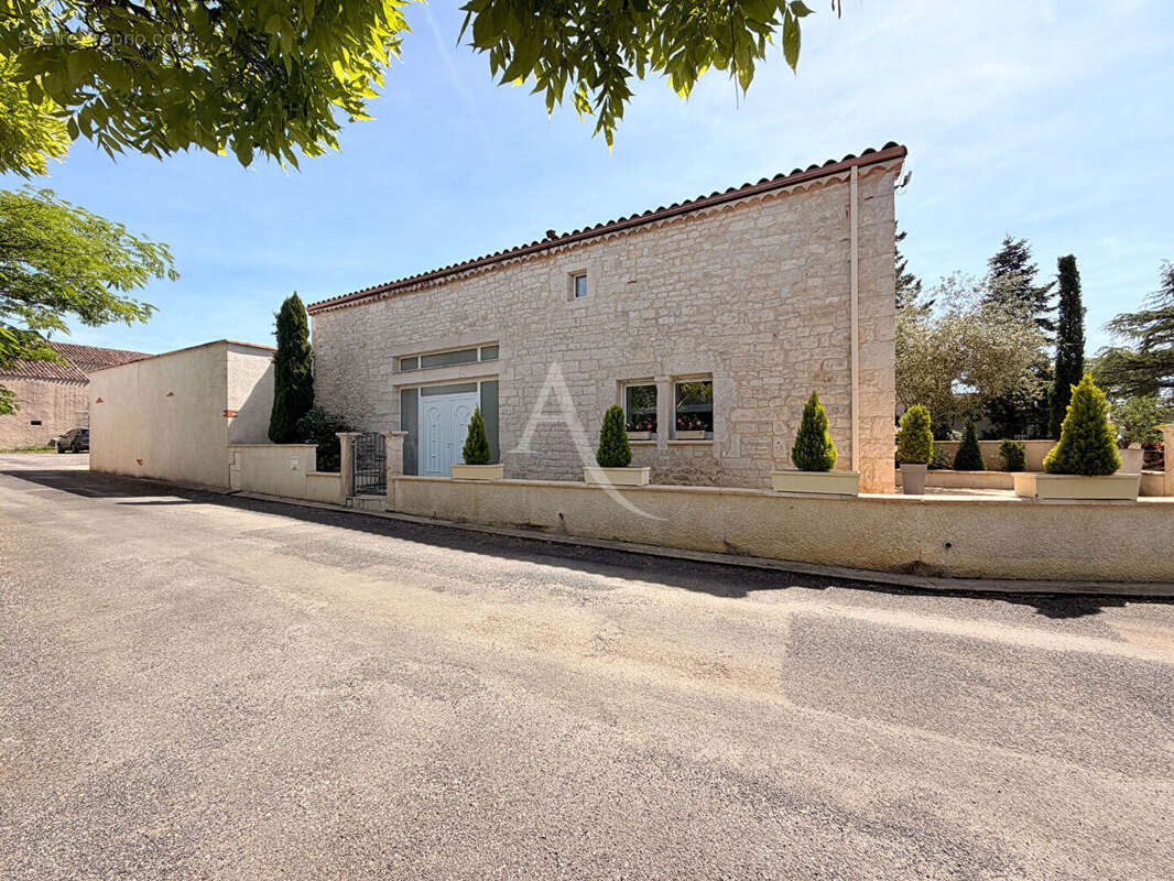 Maison en pierre de 150 m2 avec piscine - photo 4