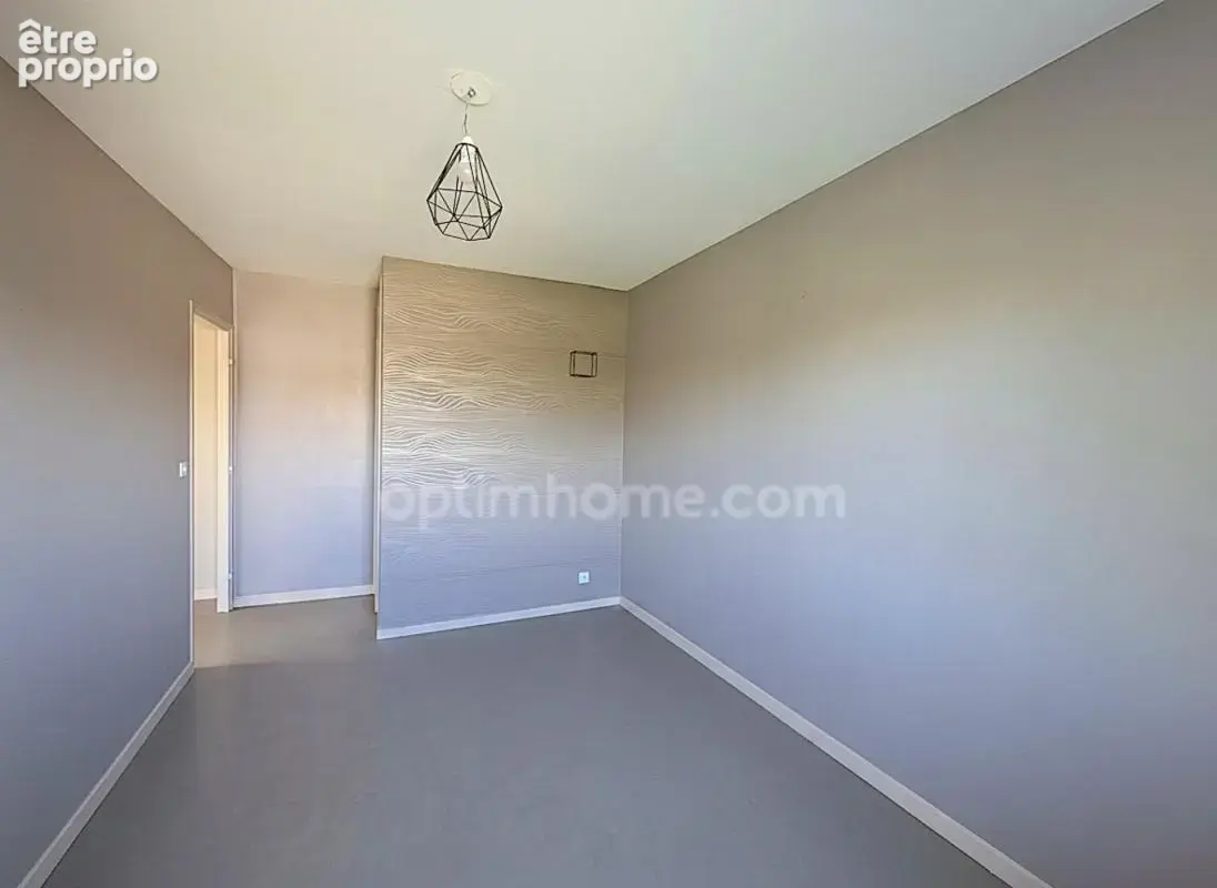 Appartement - 4 pièces - 3 chambres - 79 m² - Balcon - Garage et Cave - photo 10