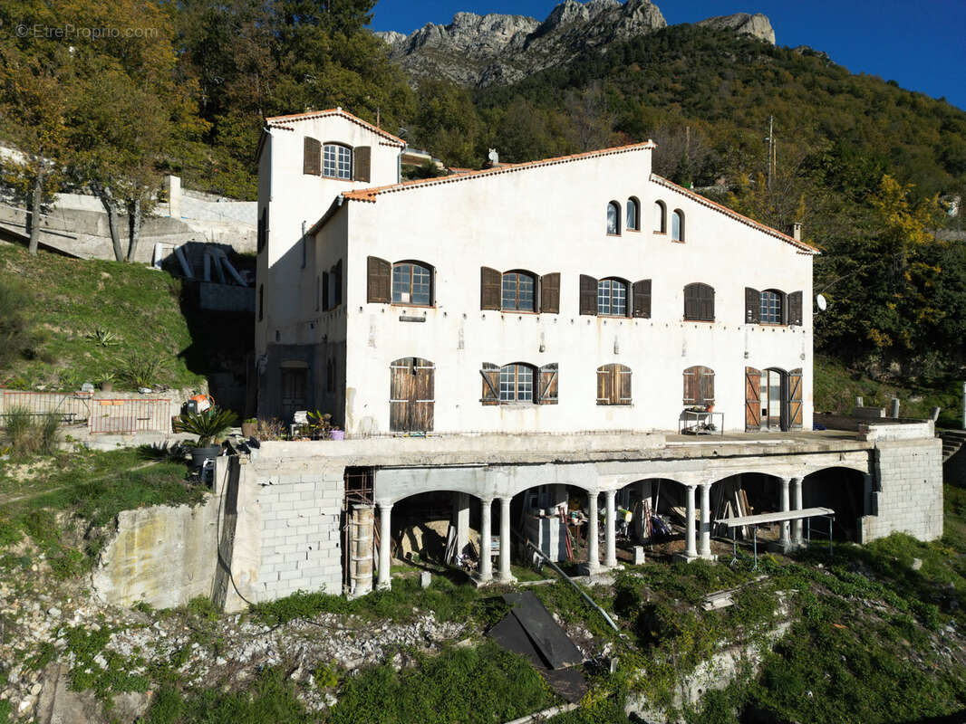 Maison à REVEST-LES-ROCHES