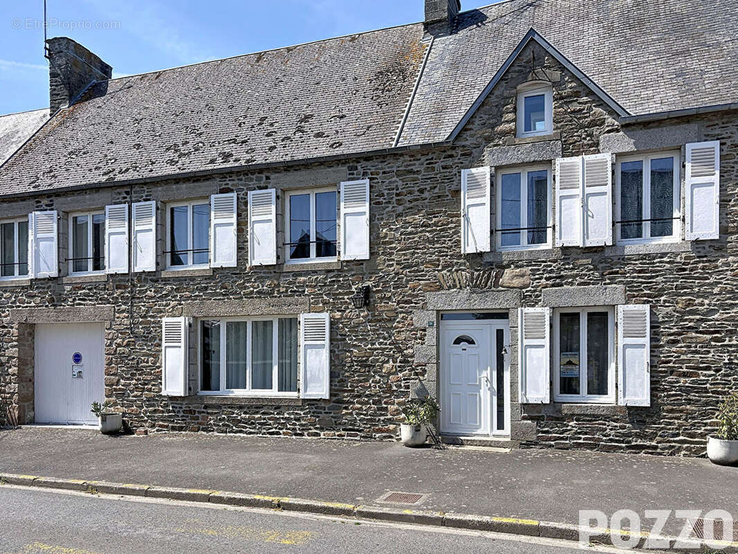 A Vendre à GENÊTS (50530)  - Maison en pierres 189 m² -7 pièces - 4 à 6 chambres - Baie du Mont-Saint-Michel - photo 18