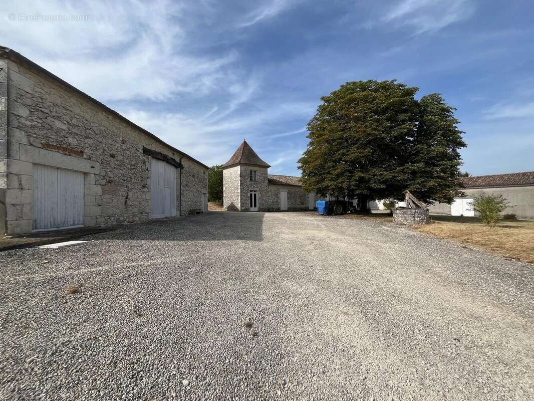 Maison 127 m² à Saint-Perdoux  - photo 3