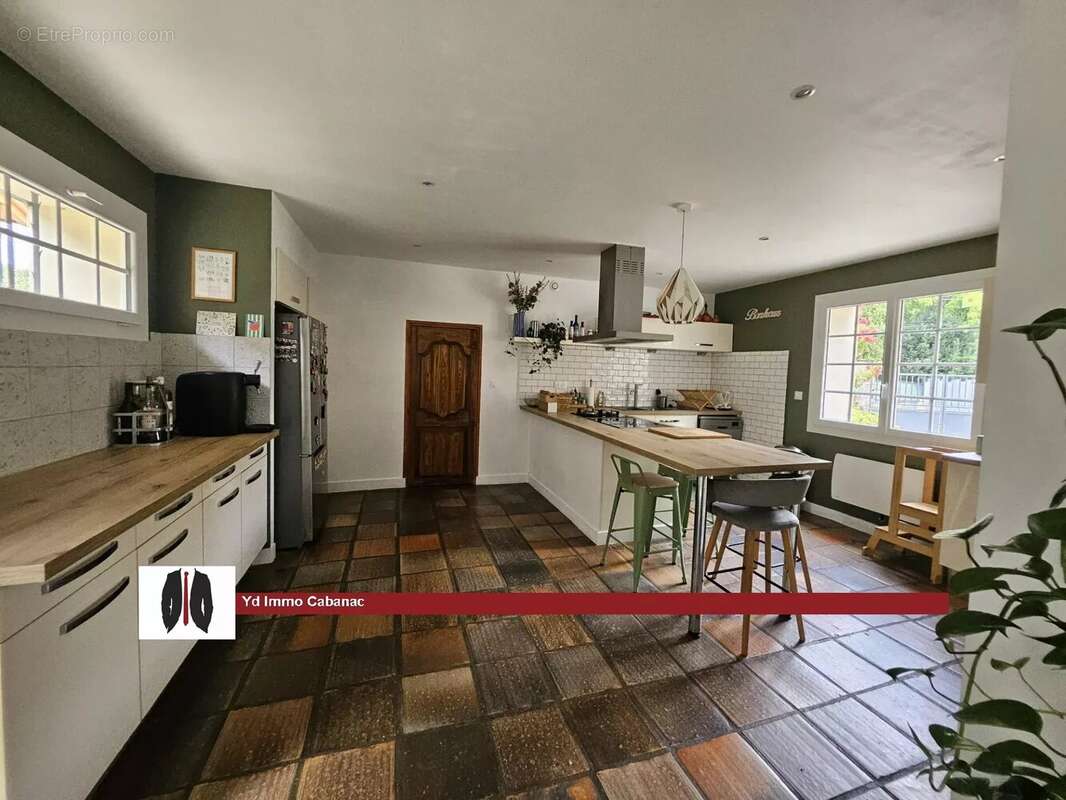 Maison en pierre 4 chambres 1 bureau – 200 m² – Terrain 1 300 m² - photo 2