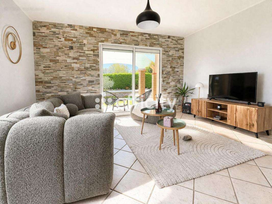 Maison à LA SALVETAT-SAINT-GILLES