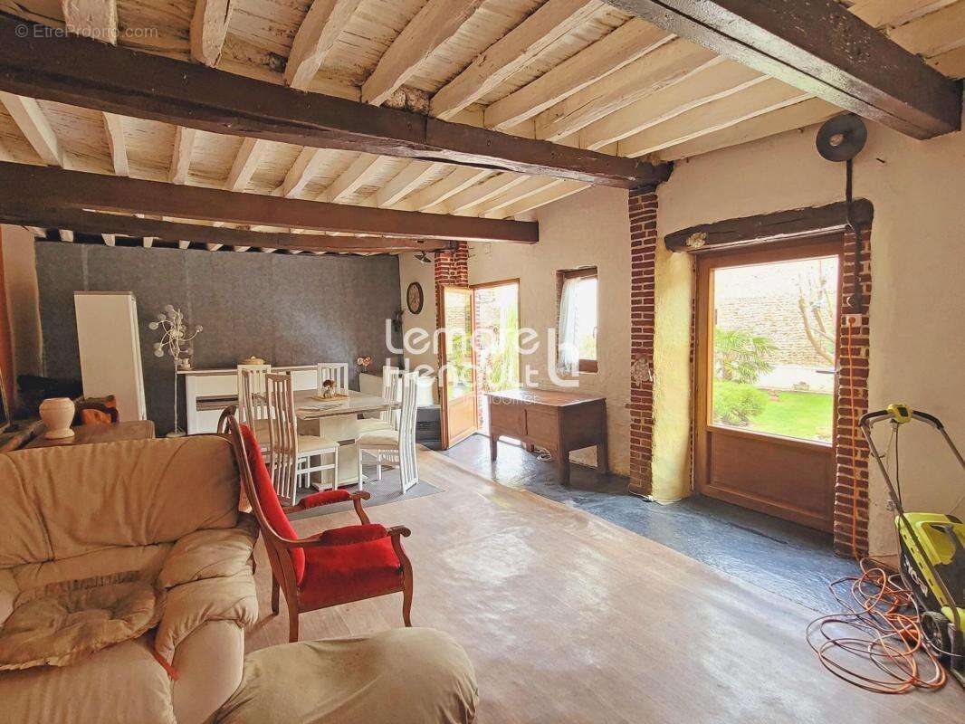 Maison à MEZIERES-EN-DROUAIS