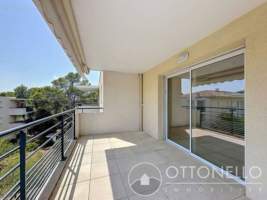 Appartement à ROQUEBRUNE-SUR-ARGENS