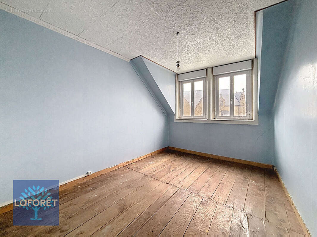 Maison à LOUVIGNE-DU-DESERT