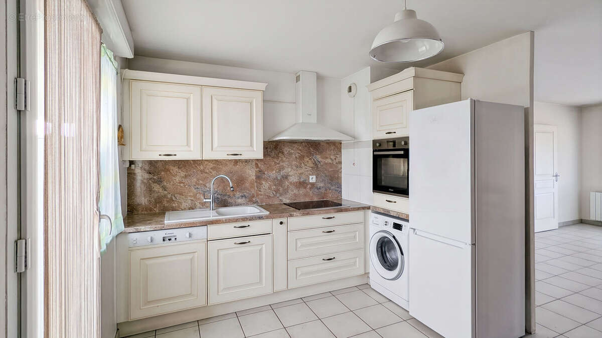 Appartement à PIERRE-BENITE