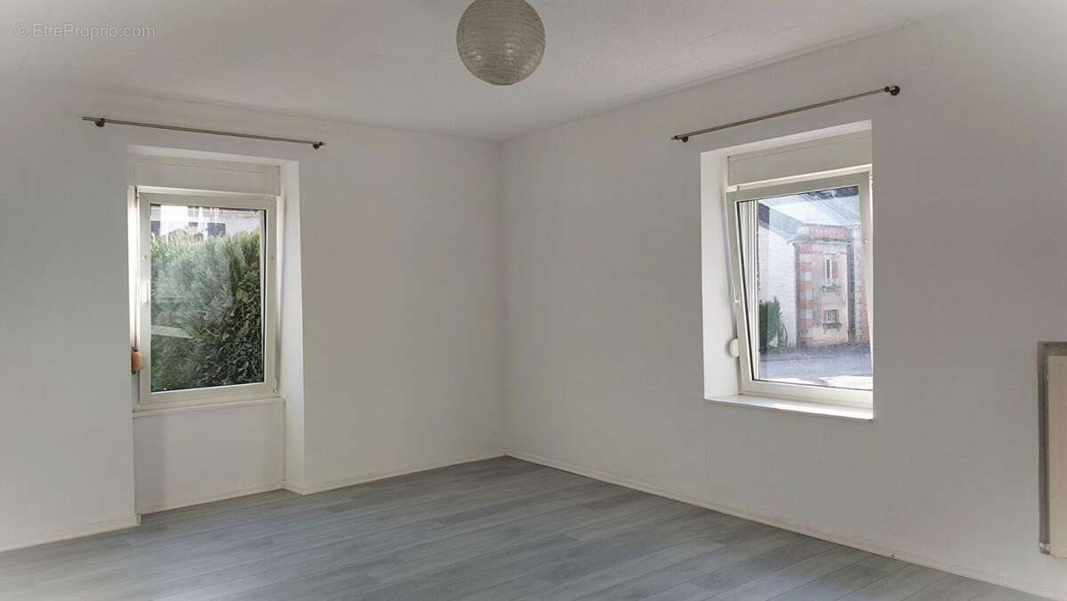 Maison à SAINT-LOUP-SUR-SEMOUSE