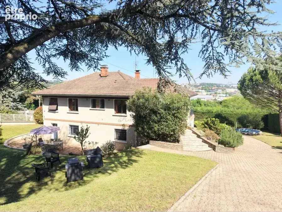 Photo Maison à Saint-Genis-Laval au prix de 450 000€