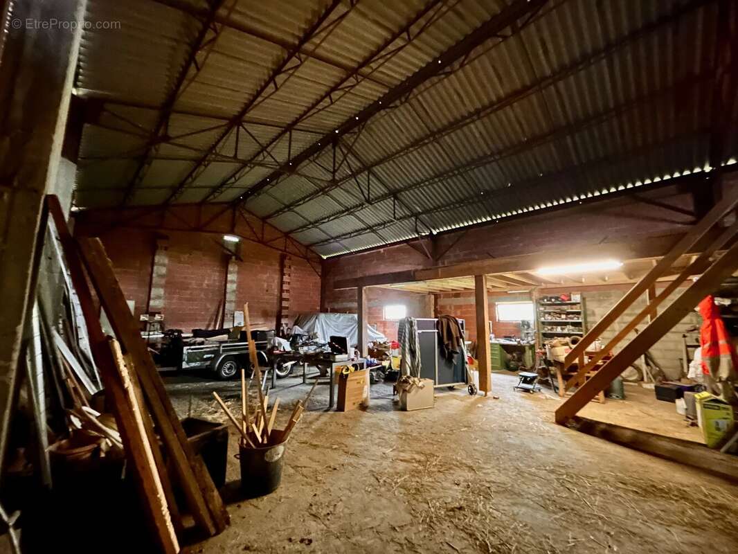Propriété de caractère avec 10 hectares, piscine et grande grange en Dordogne - photo 11