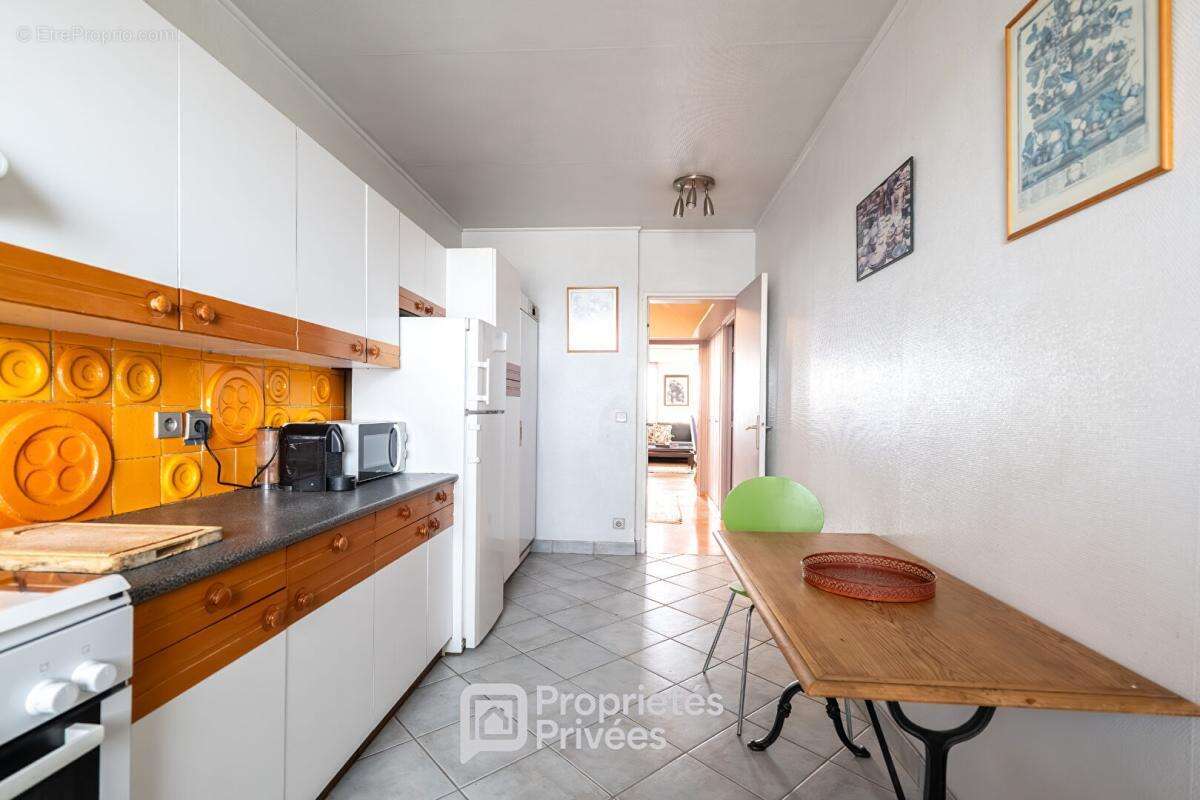 Appartement à COURBEVOIE
