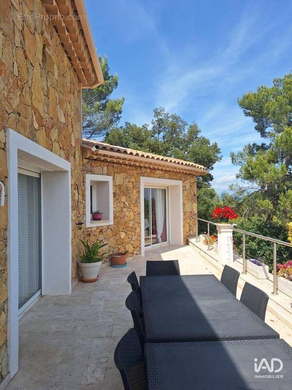 Photo 1 - Maison à LE CANNET-DES-MAURES