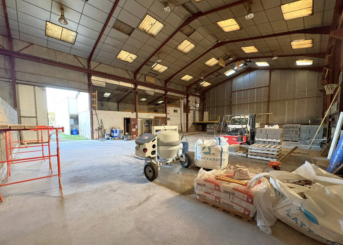 Commerce à SULIGNAT