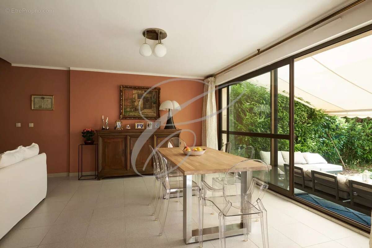 Appartement à ROQUEBRUNE-CAP-MARTIN