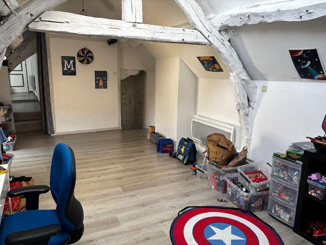 Maison à JUZIERS