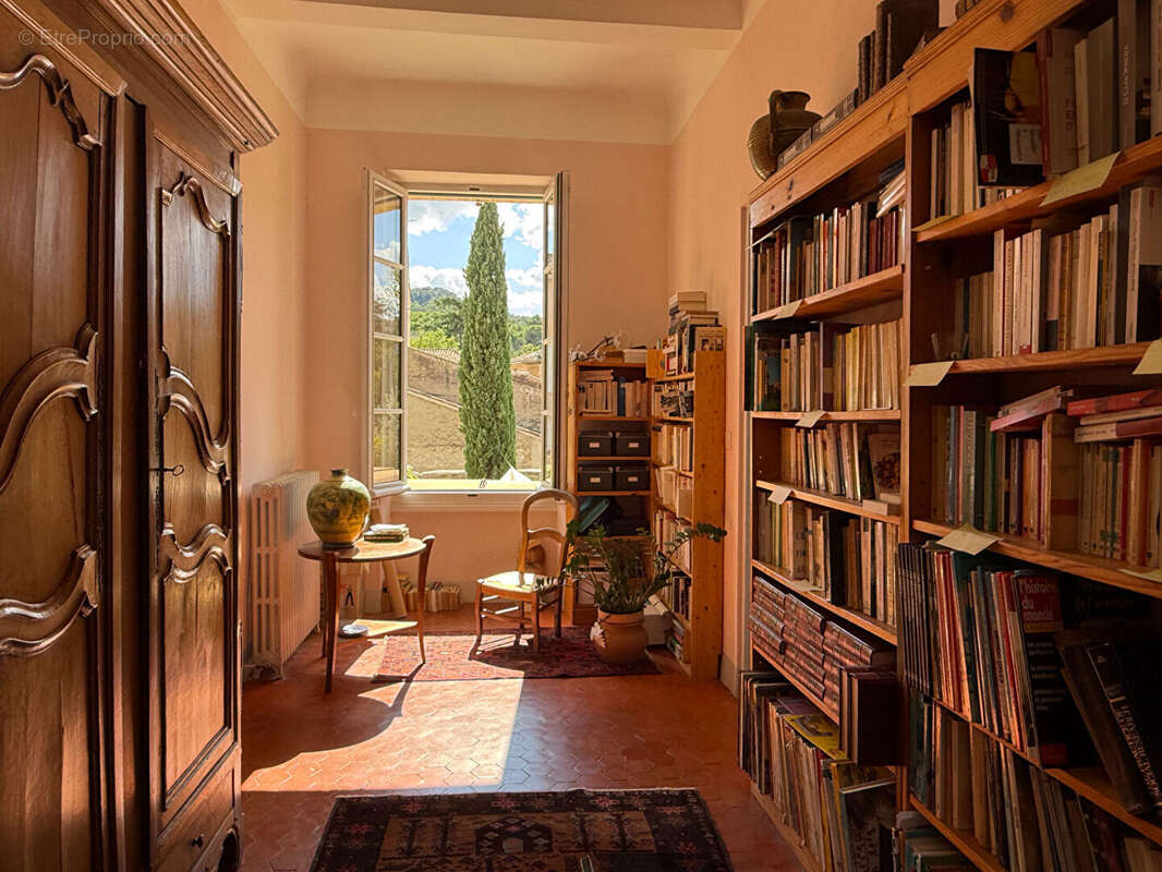 Maison à LA ROQUE-D&#039;ANTHERON