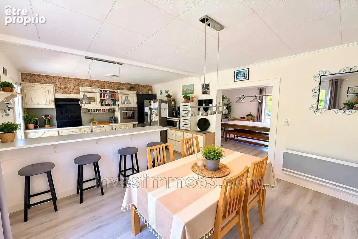 Maison 7 pièces 200 m² à vendre à Pourrieres (83910) - photo 8