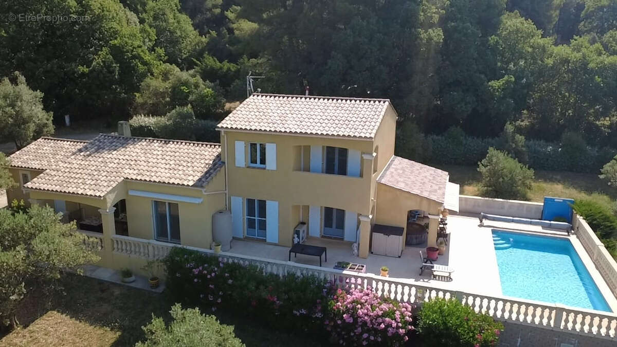 AUPS, superbe villa sur 2510 m 2 de terrain au calme. - photo 4