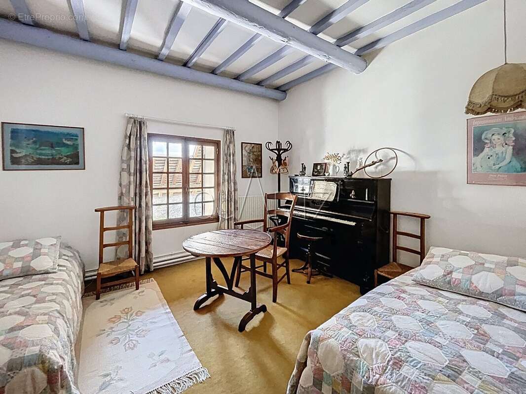 Fort potentiel pour cette vaste maison familiale - photo 12