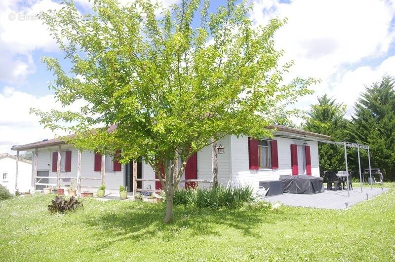 Maison à VIC-FEZENSAC