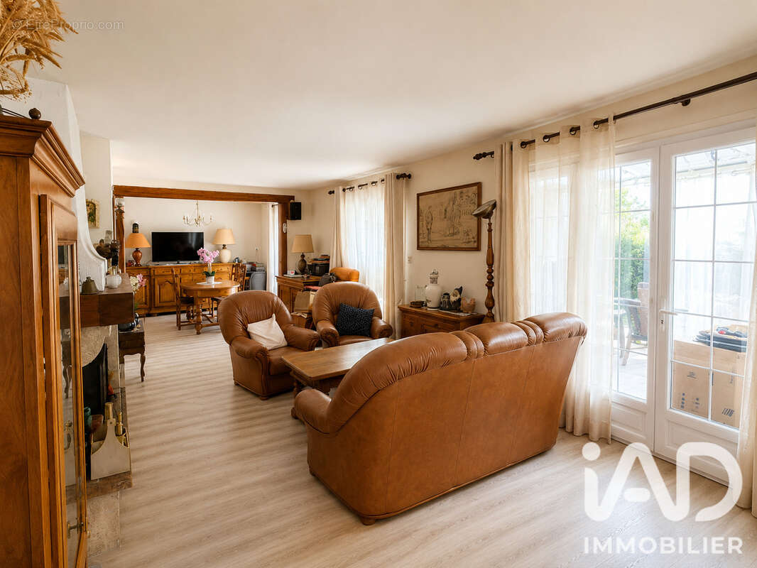 Maison 165 m² à Varennes-Jarcy  - photo 7