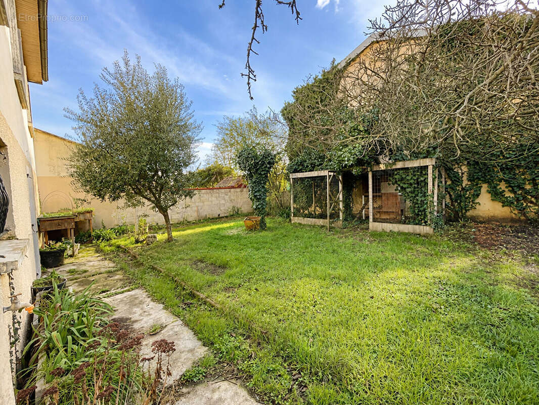 PORTET SUR GARONNE - Village - Maison de 90,8 m2  avec jardin de 476m2 , double garage et atelier - photo 12