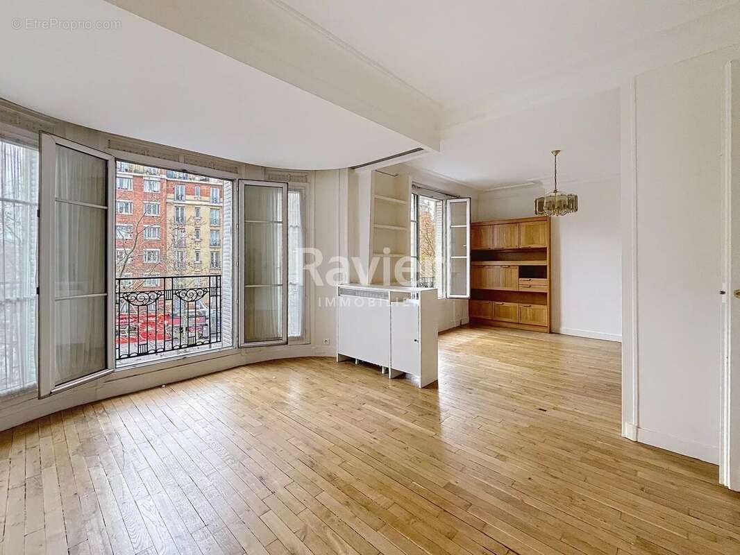 Appartement à PARIS-14E