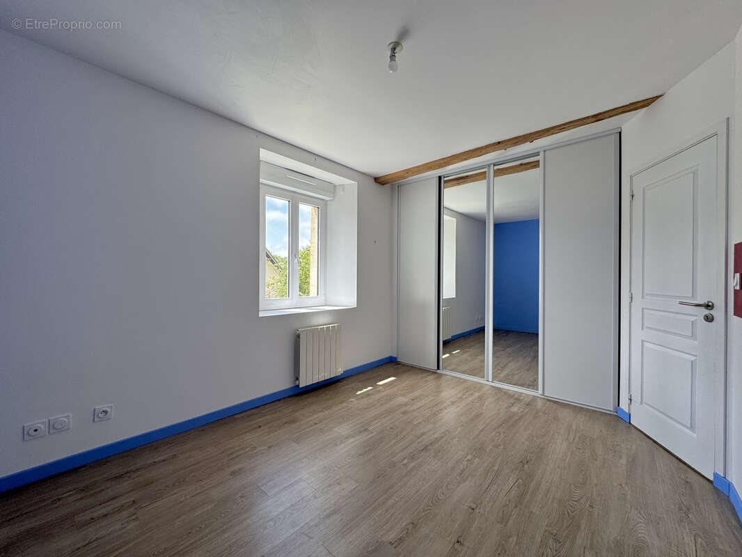 Maison en pierre familiale - quartier calme - photo 12