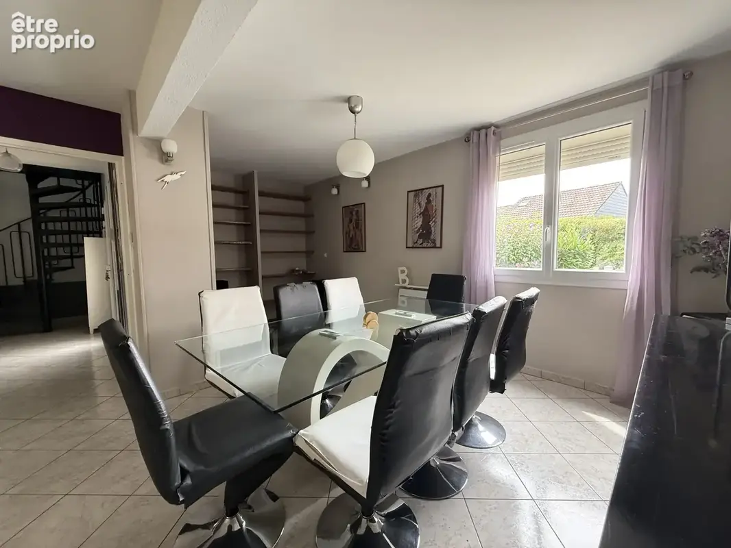 Maison 105 m² à Savigny-Le-Temple  - photo 4