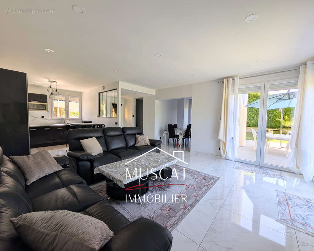 VILLEFONTAINE - Maison - 3 chambres - jardin - terrasse - garage - photo 2