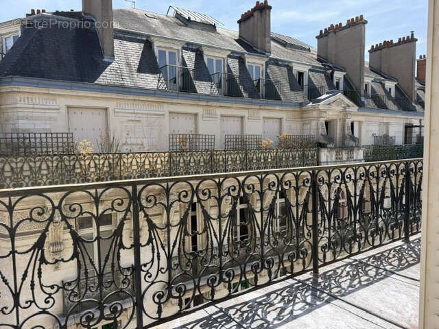 Bel appartement bourgeois de 92m2 au 4 ème étage avec ascenseur d'un immeuble haussmannien - photo 2