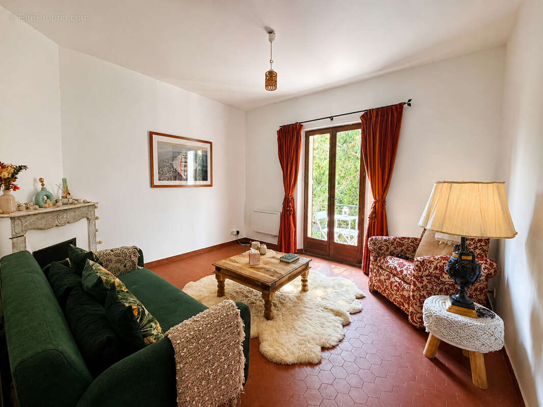 Maison divisée en deux appartements   Centre-ville de Vence - photo 3