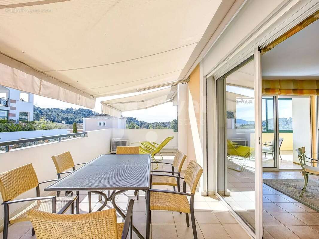 Appartement à MOUGINS