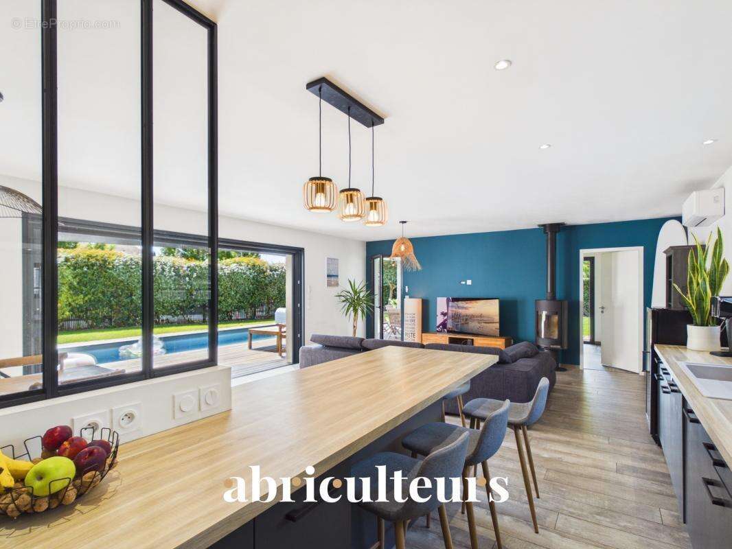 Villa contemporaine de 2018 avec piscine et toit-terrasse en vente à Seignosse Bourg (40510) - photo 3