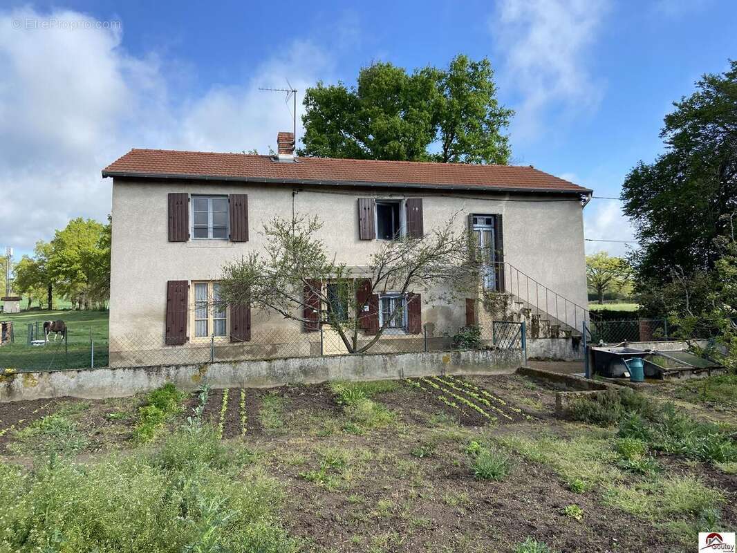Maison 113 m² à Riorges  - photo 2