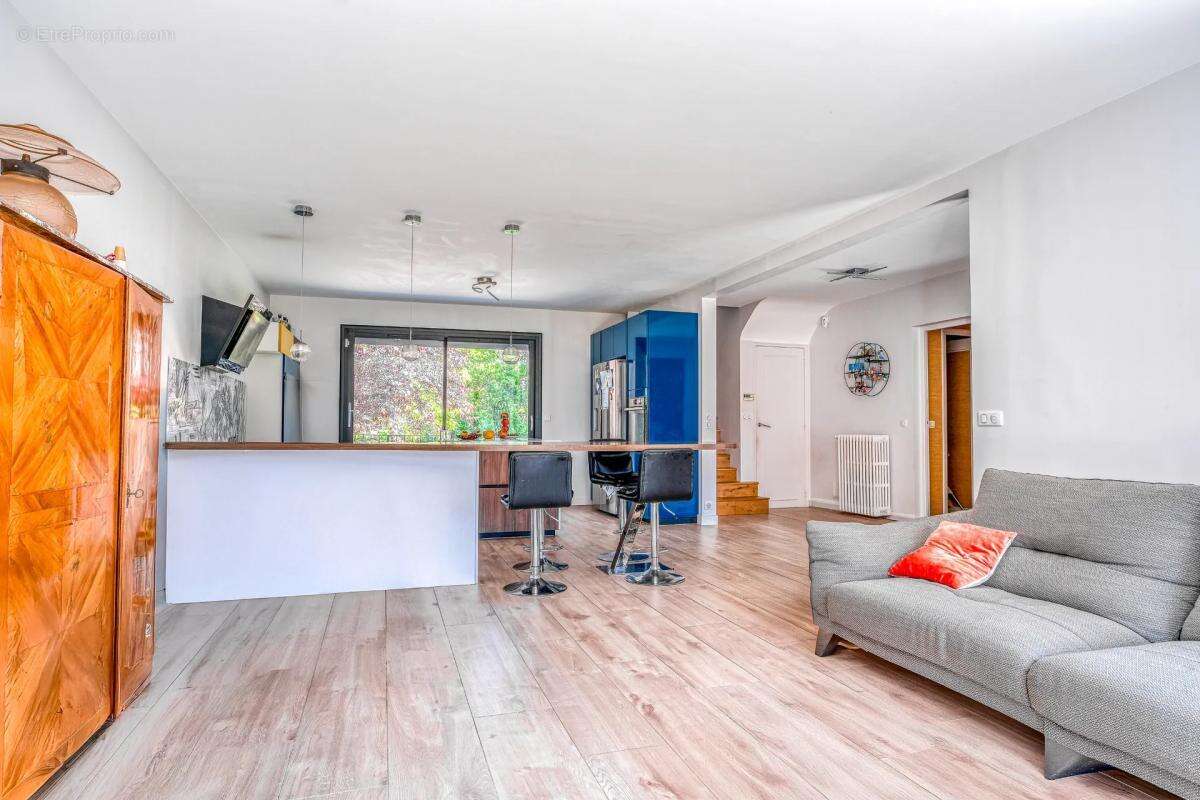 Maison à LIVRY-SUR-SEINE