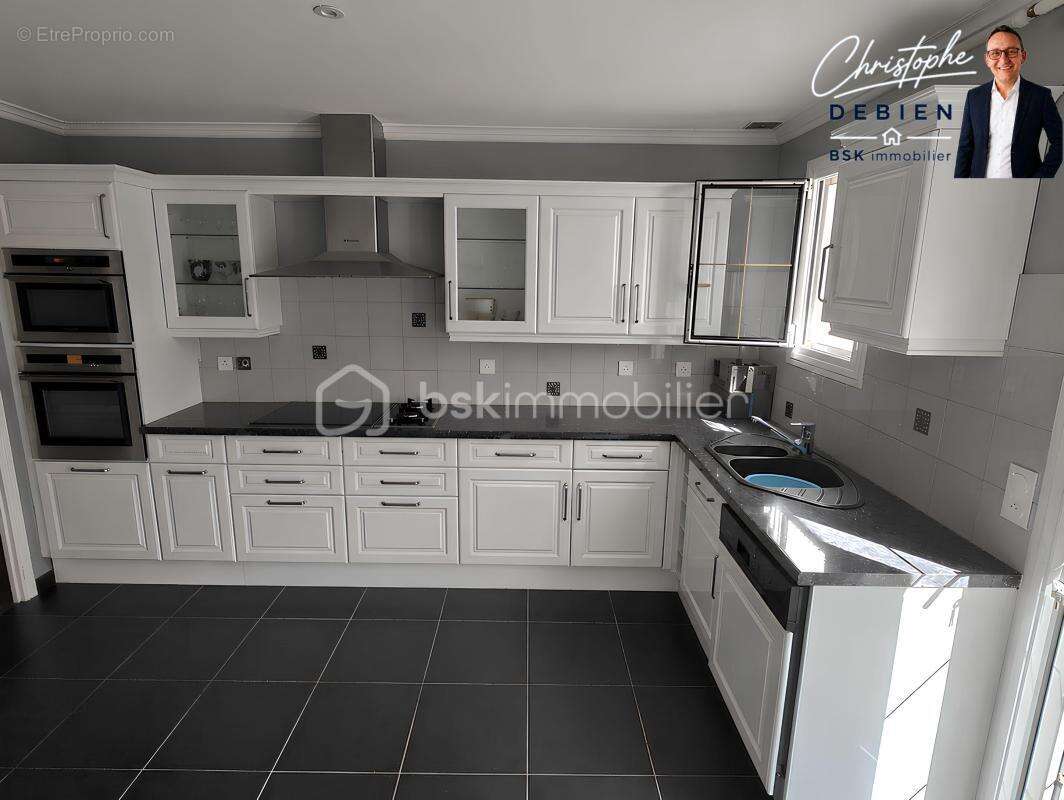 Maison familiale 4 chambres – sous-sol complet – terrain de 992 m² – proche commerces et écoles - photo 5