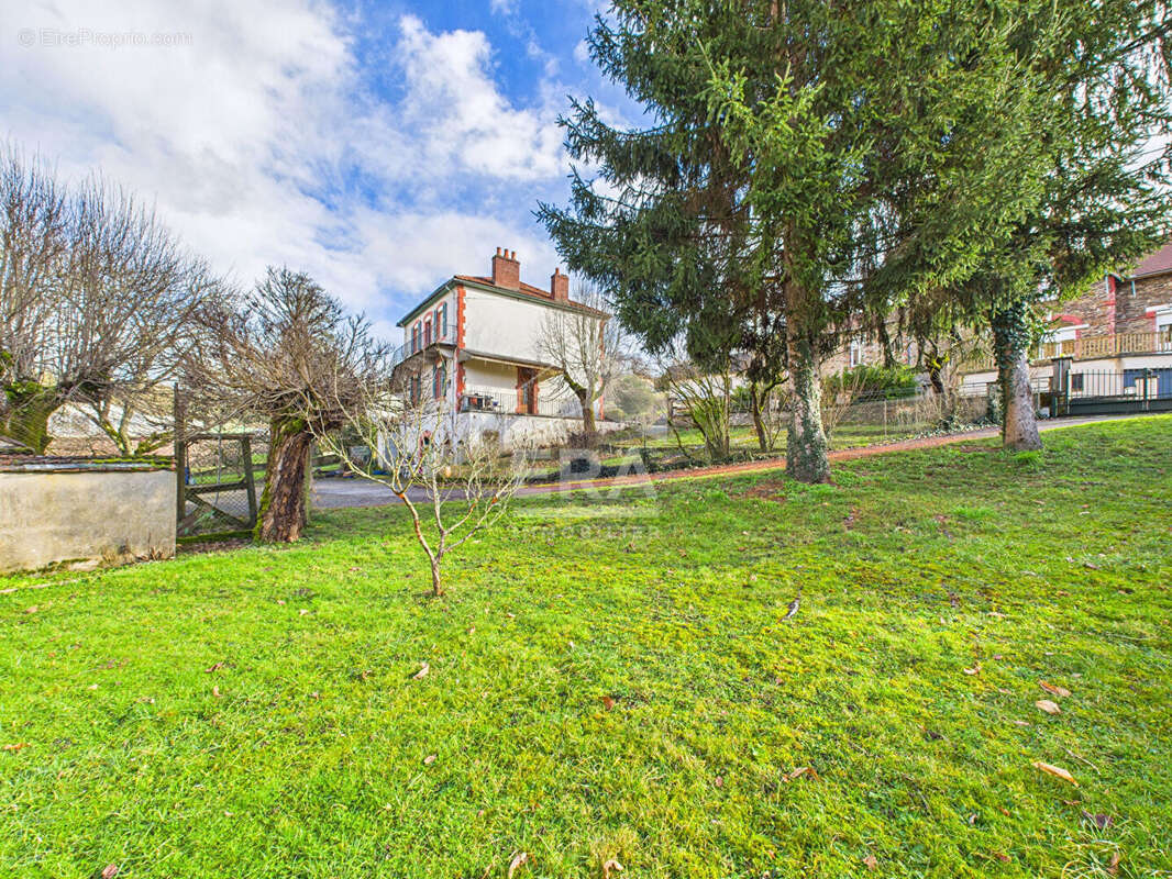 Maison à DECAZEVILLE