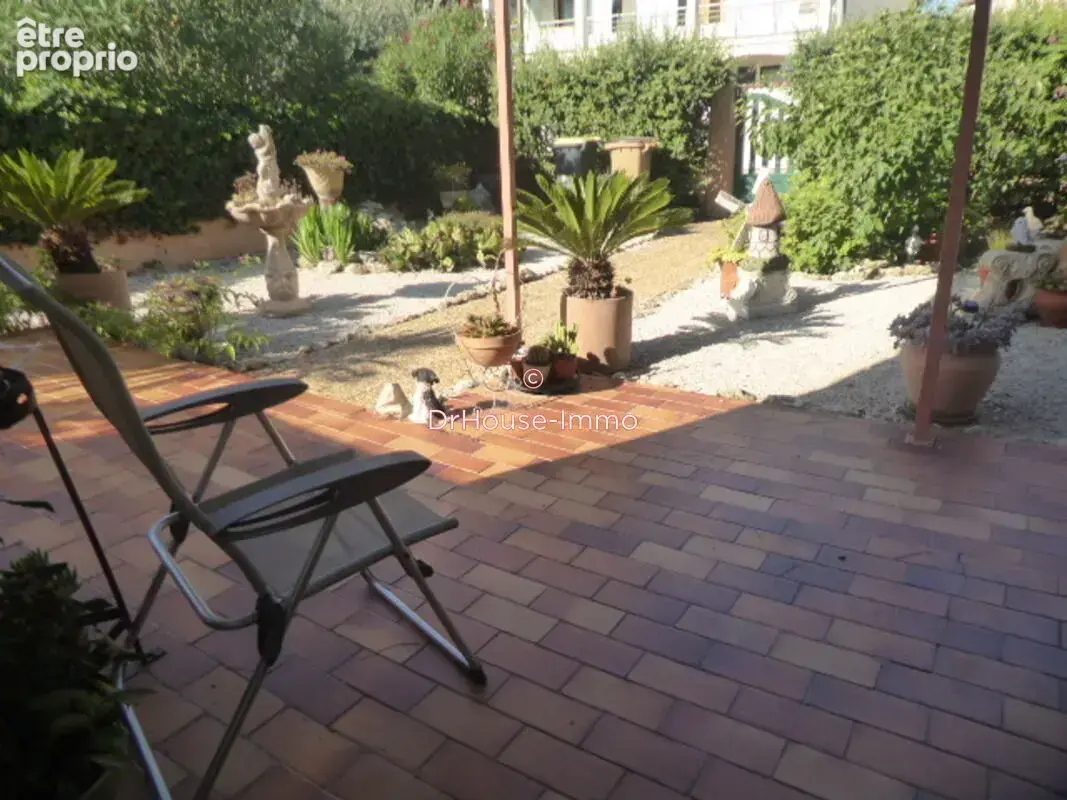 Maison 139 m² à Saint-Mitre-Les-Remparts  - photo 2